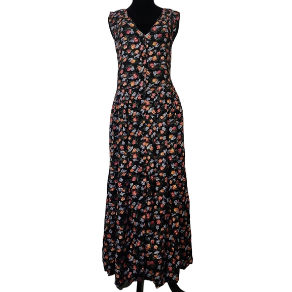 northern isles Dresses & Skirts - Vintage buttondown long black floral dress with pockets